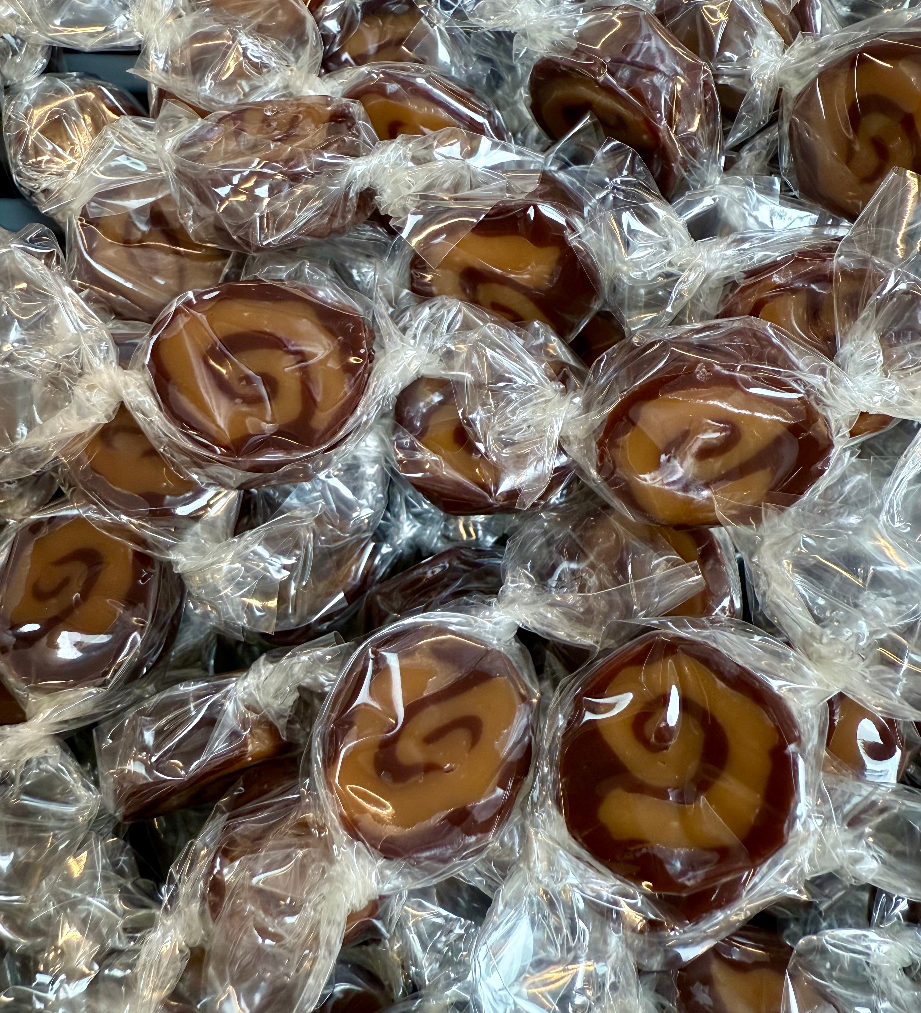 Chokolade- og appelsinkarameller - Happy Halloween karameller i løs vægt
